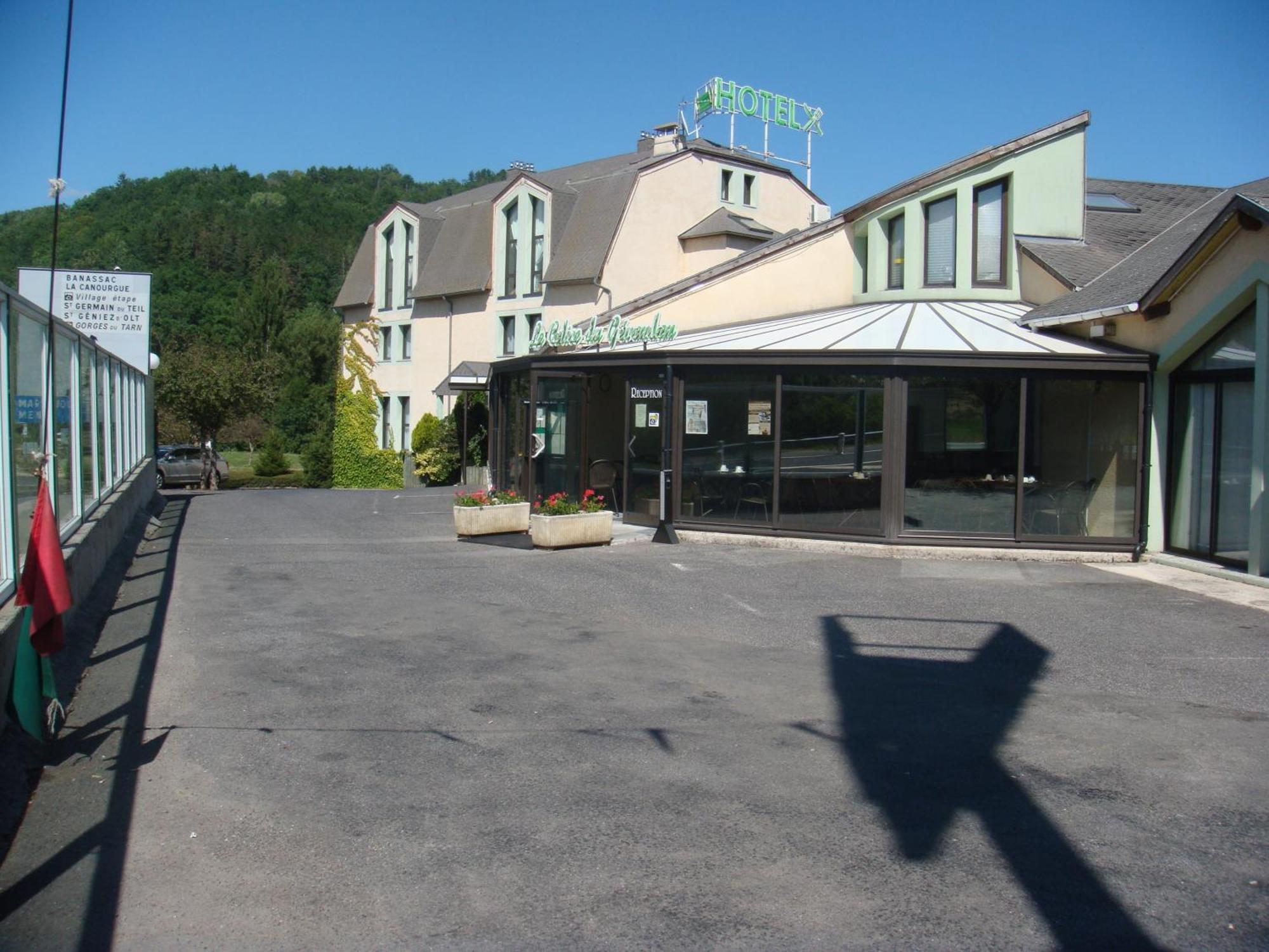 Hotel-Restaurant Le Calice Du Gevaudan - A75 Banassac Bagian luar foto