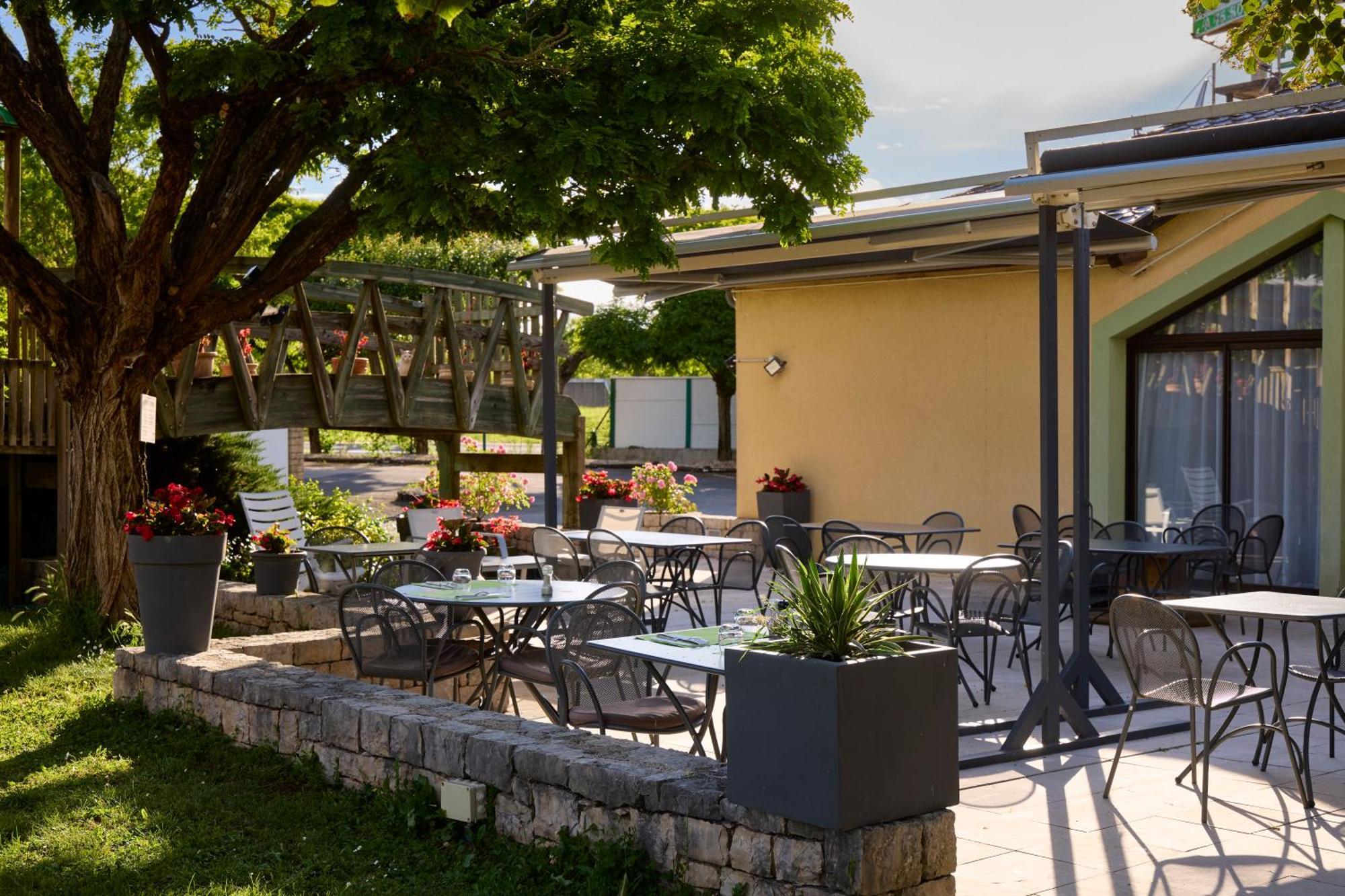 Hotel-Restaurant Le Calice Du Gevaudan - A75 Banassac Bagian luar foto