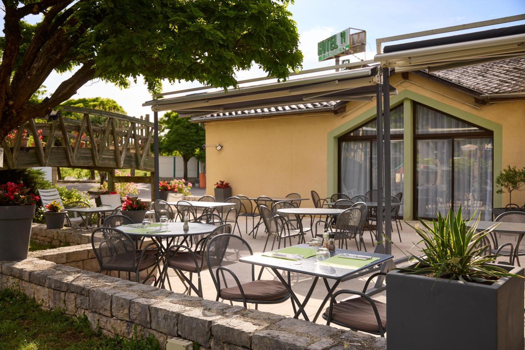 Hotel-Restaurant Le Calice Du Gevaudan - A75 Banassac Bagian luar foto