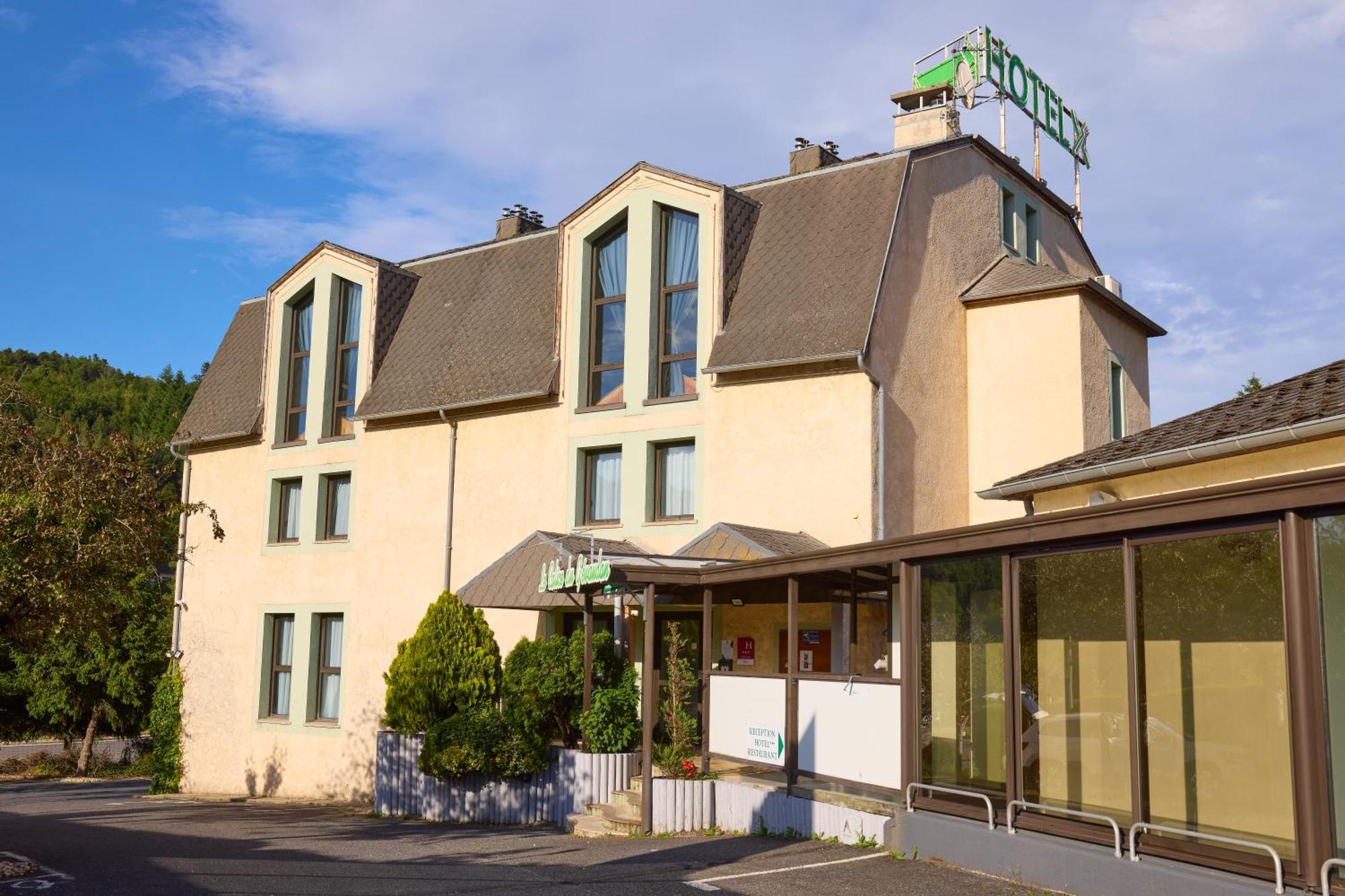 Hotel-Restaurant Le Calice Du Gevaudan - A75 Banassac Bagian luar foto